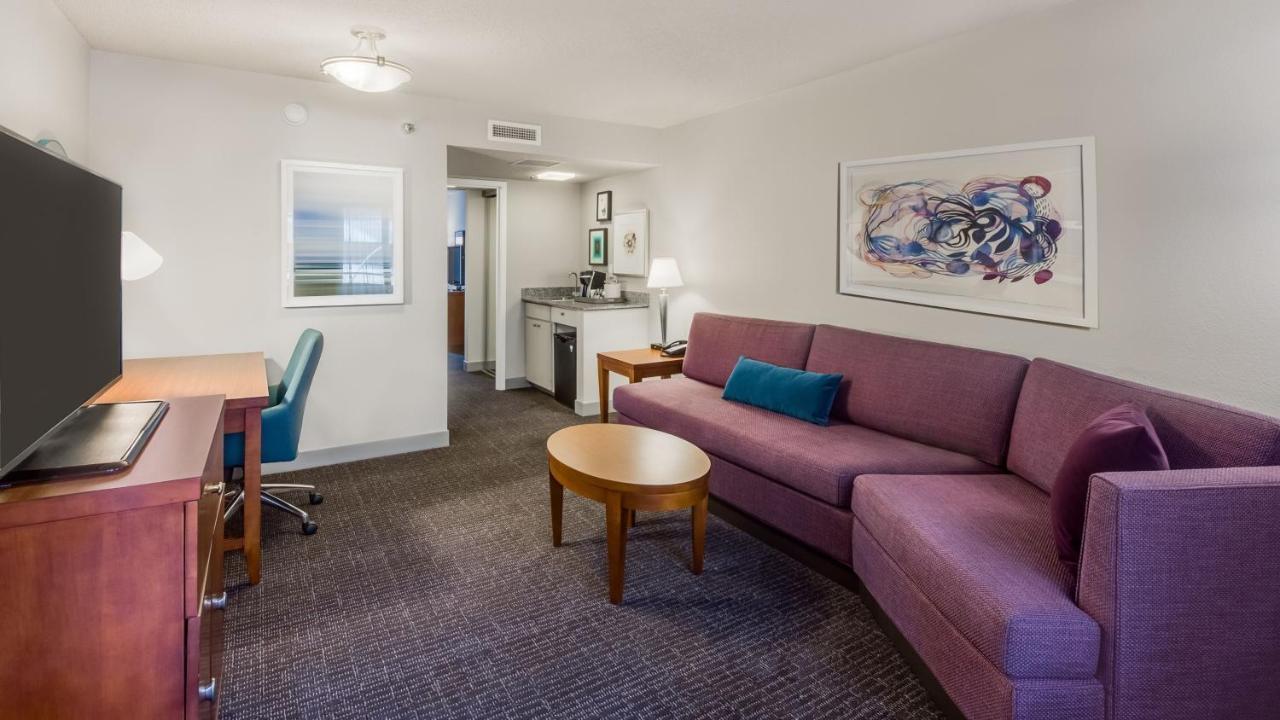 Crowne Plaza Suites Arlington By Ihg Exterior foto