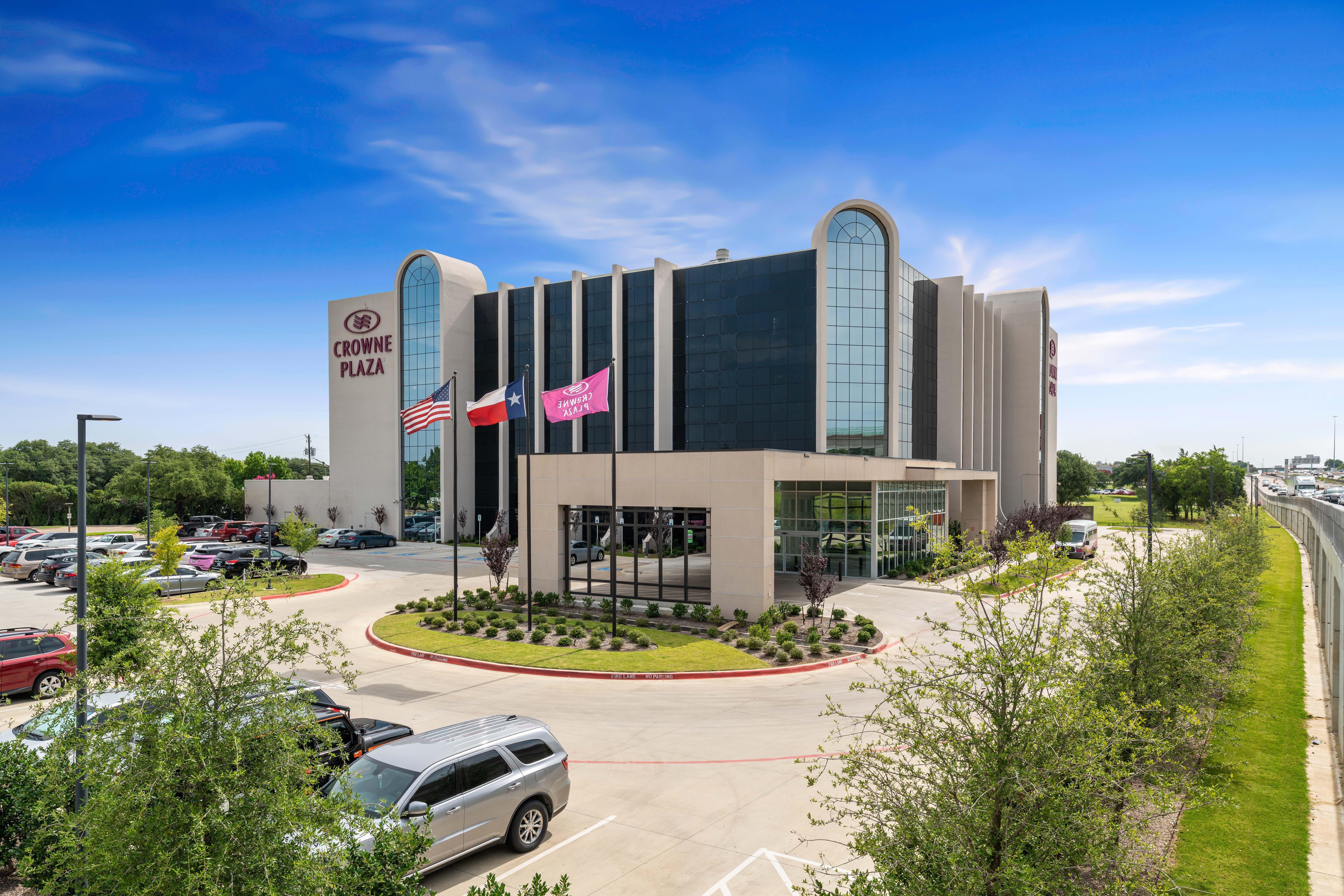 Crowne Plaza Suites Arlington By Ihg Exterior foto