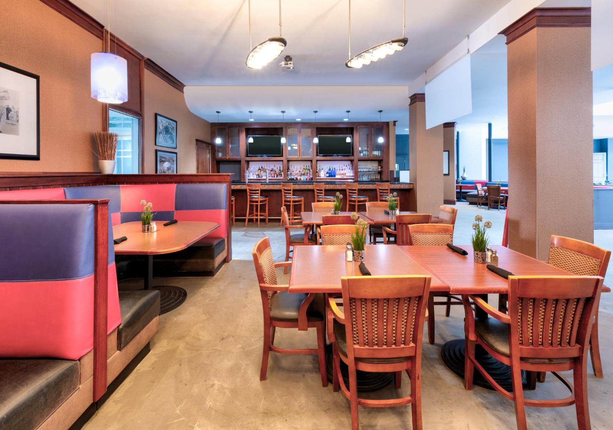 Crowne Plaza Suites Arlington By Ihg Exterior foto
