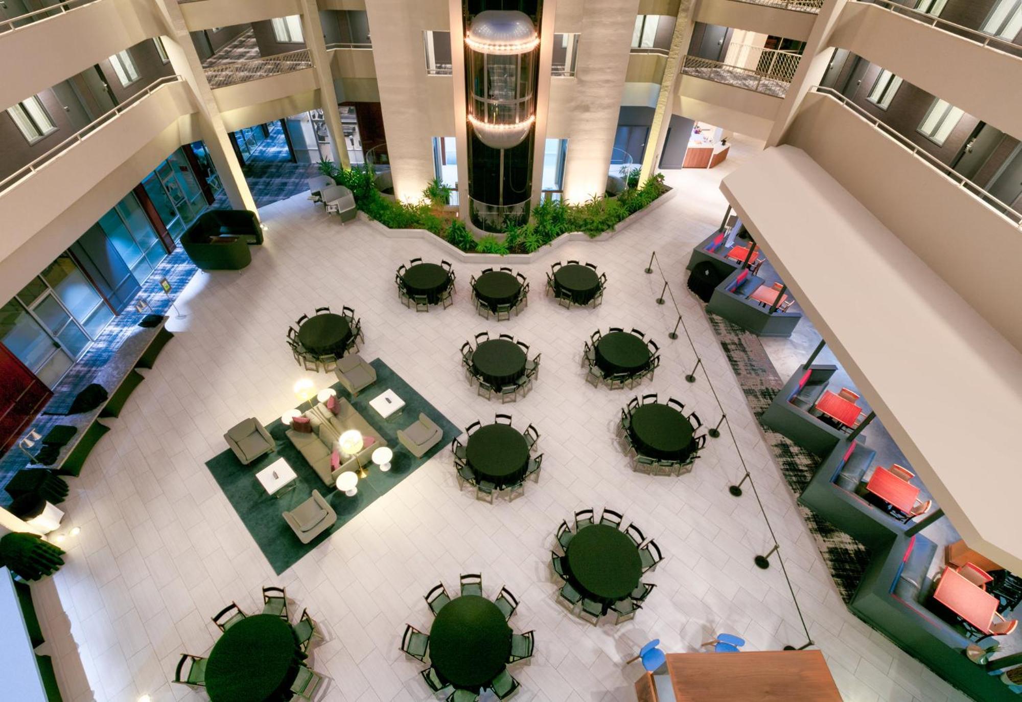 Crowne Plaza Suites Arlington By Ihg Exterior foto