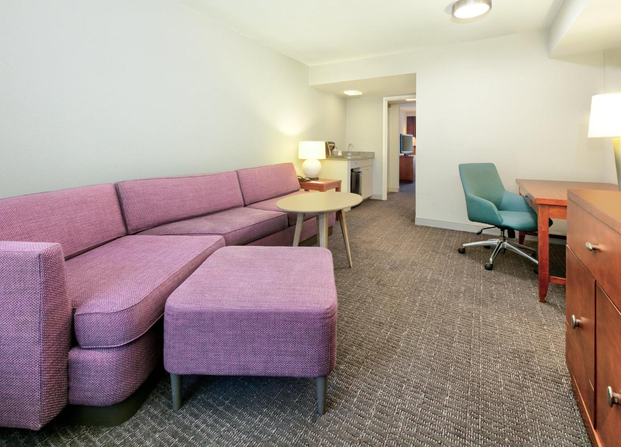 Crowne Plaza Suites Arlington By Ihg Exterior foto